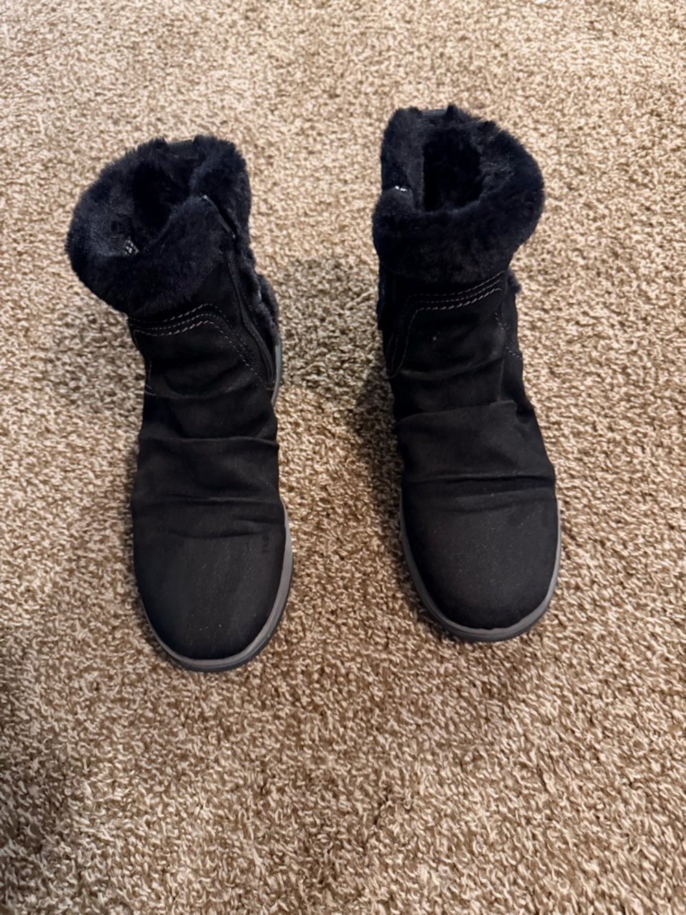 Clarks Women's Black Faux-Fur Winter Boots